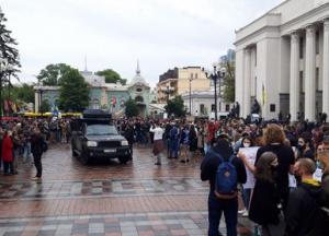 Под Радой митингуют за отставку Авакова (фото)