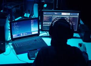 Житель Хмельницкого продавал персональные данные 2,8 млн пользователей сети