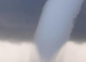 Над Черкасской областью пронесся редкий смерч (видео)