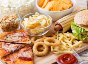 Медики назвали продукты, которых следует избегать при аритмии