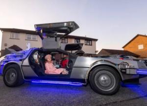 Фанат потратил $100 тысяч, чтобы превратить свое авто в машину времени из "Назад в будущее" (видео)