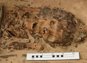 Археологи раскопали загадочный головной убор (фото)