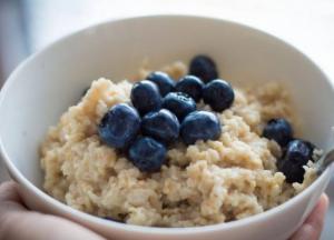 Ежедневное употребление овсянки может спровоцировать остеопороз