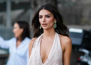 Известная супермодель Эмили Ратаковски снялась топлес