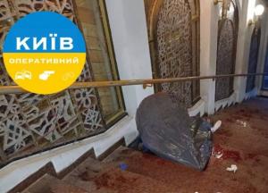 Підлітку перерізали склом горло на фунікулері у Києві (фото, відео 18+)