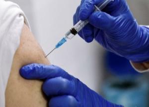 В Киеве начали вакцинировать людей старше 80 лет