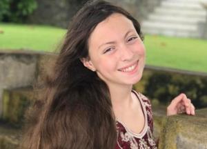 Дочь Оли Поляковой устроила фотосессию в полупрозрачном платье (фото)