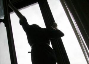 В Кривом Роге из окна роддома выпала женщина