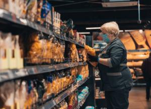 В Украине сократили время работы супермаркетов, а правила ужесточили
