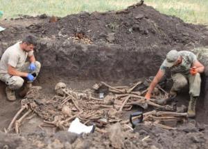 В Харьковской области обнаружили массовое захоронение людей времен Второй мировой войны (фото)