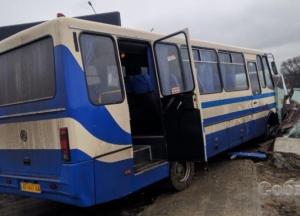 Жуткое ДТП в Каменском: водитель автобуса, полного детей, умер на ходу (фото, видео)