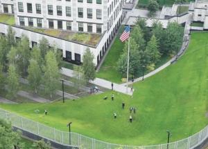 В Киеве допросили сотрудников посольства США