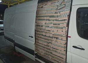 В Закарпатье налоговики за 1 копейку отдали коммерсантам 735 тыс пачек сигарет