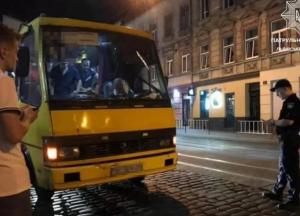 Во Львове полиция задержала пьяного водителя маршрутки, перевозившего пассажиров