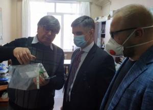 Кабмин показал разработанные тесты на коронавирус