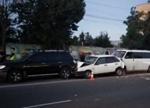 В Виннице пьяный полицейский протаранил три автомобиля, пострадали дети