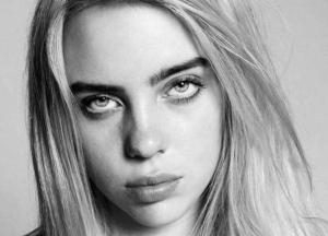 Билли Айлиш разделась перед фанатами на концерте (видео)