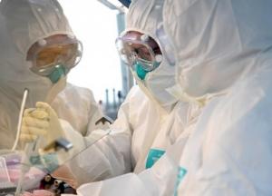 Коронавирус: ученые назвали дистанцию в два метра недостаточной