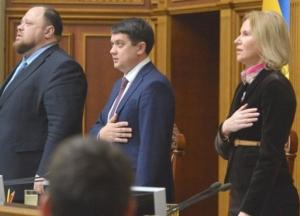 Разумков и его замы получили зарплату вдвое больше разрешенной в карантин