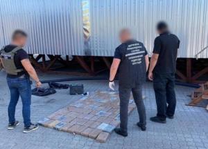 В порту Южный в контейнере с бананами нашли 112 кг кокаина (фото)