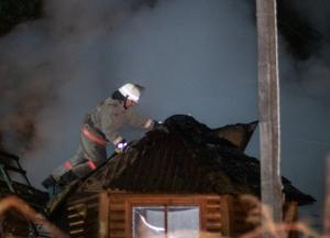 В Киеве на территории Гидропарка горело кафе (фото)