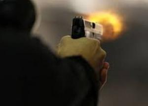 В Черновцах задержали хулигана, который из пистолета ранил мужчину