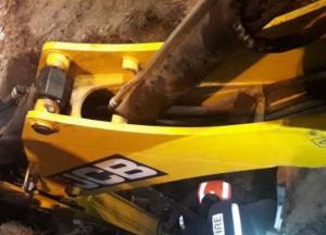 В Харькове спасатели достали рабочего из-под земли (фото)