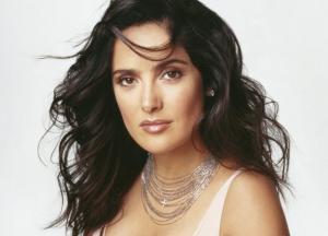 53-летняя Сальма Хайек похвасталась аппетитными формами в ярком купальнике (фото)