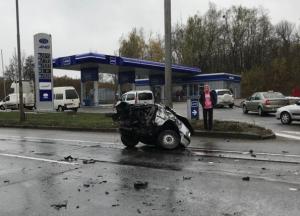Пассажирке оторвало ногу: в Киеве авто попало в страшное ДТП