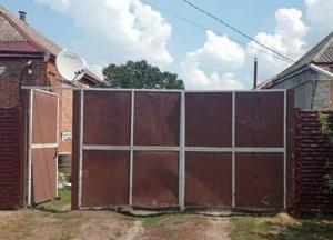 В Харьковской области двор журналиста забросали "коктейлями Молотова" (фото)