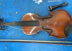 На Буковине у иностранца изъяли скрипку Stradivarius (фото)