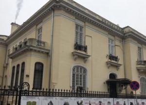 В Румынии из-за COVID украинское посольство приостановило консульский прием