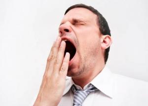 Ученые назвали неожиданные и опасные причины зевания, чихания и икоты