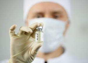 Почему нельзя сразу принимать антибиотики при COVID-19: ученый объяснил вред