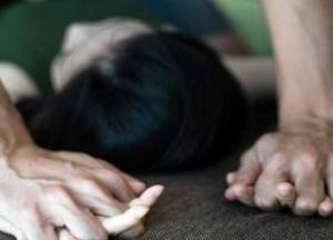 На Харьковщине мужчина изнасиловал 13-летнюю дочь своей сожительницы