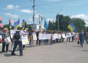 Харьков: Против партии Кернеса и Труханова - протестуют, памятник Жукову снесли
