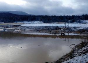 В России затопило общежития при прорыве дамбы (фото)