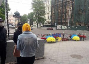 Желто-голубые цветы и траурные флаги: появились фото Одессы в годовщину трагедии 2 мая