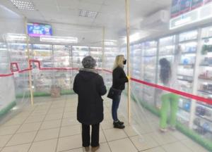 Кабмин разрешил больным COVID-19 ходить в аптеки и магазины