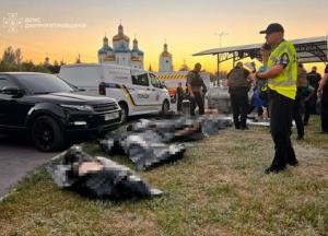 "Терпи, маленька": перші хвилини після російського удару по Кривому Рогу показали патрульні (відео)