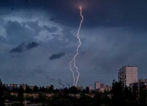 Прогноз погоды на 2 июля: Украину накроют грозы, град и шквалы