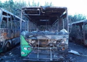 Под Киевом на стоянке сожгли три автобуса (фото)