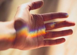 Медики объяснили, о каких болезнях предупреждают холодные руки