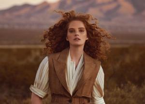 Думала, что отравилась: 30-летняя модель Victoria's Secret попала в больницу с коронавирусом