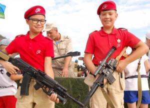 Червоний Хрест за гроші Європи робить з викрадених українських дітей солдатів