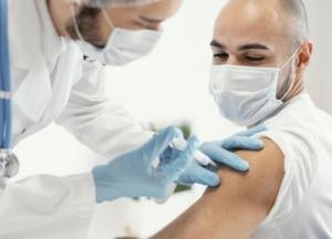 Эстония начинает COVID-вакцинацию всех желающих от 16 лет