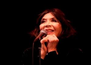 Во Франции скончалась легендарная певица