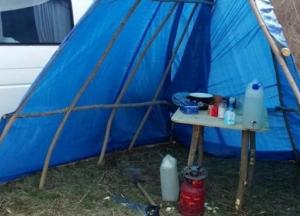 Приехавший из Италии украинец изолировался в палатке у реки