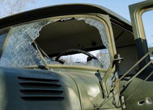 Грузовик ВСУ был подбит на Донбассе противотанковой ракетой (фото)