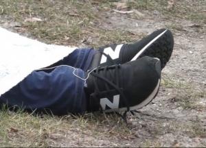 В Киевской области нашли тело юноши в лесопарке